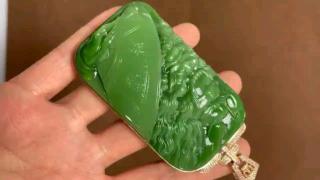 和田玉碧玉18k金厚金镶嵌关公,俄碧老料,绿猫眼,料子油润细腻,颜色漂
