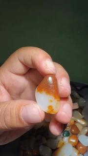 精美和田玉红皮白肉籽料原石
