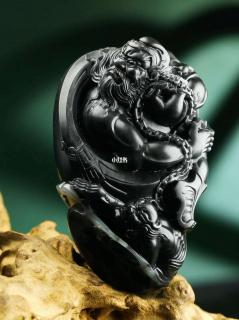 本工作室作品【钟馗•和田玉青花籽料,独籽】