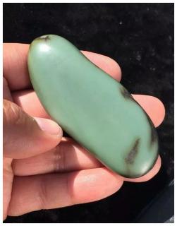 和田玉的一股"青"流一一沙枣青